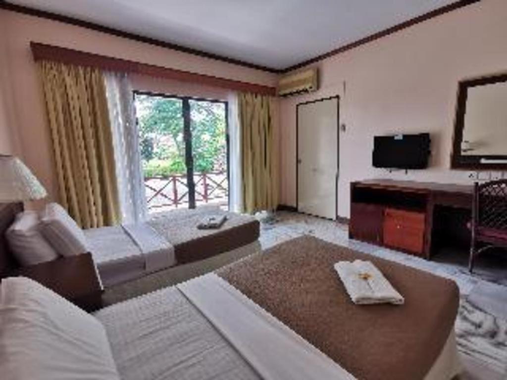 Oyo 89972 Borneo Paradise Beach Hotel Kota Kinabalu Exteriér fotografie