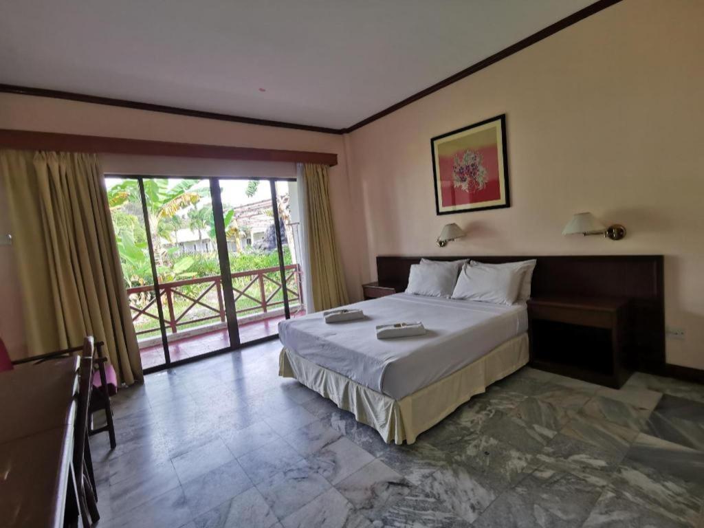 Oyo 89972 Borneo Paradise Beach Hotel Kota Kinabalu Exteriér fotografie